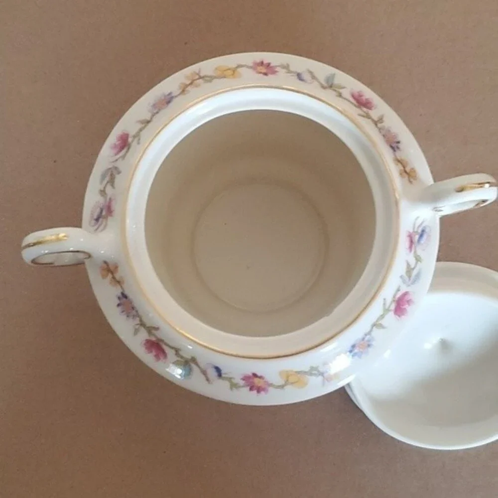 Syracuse Old Ivory Bombay pattern SUGAR BOWL AND LID - flaw